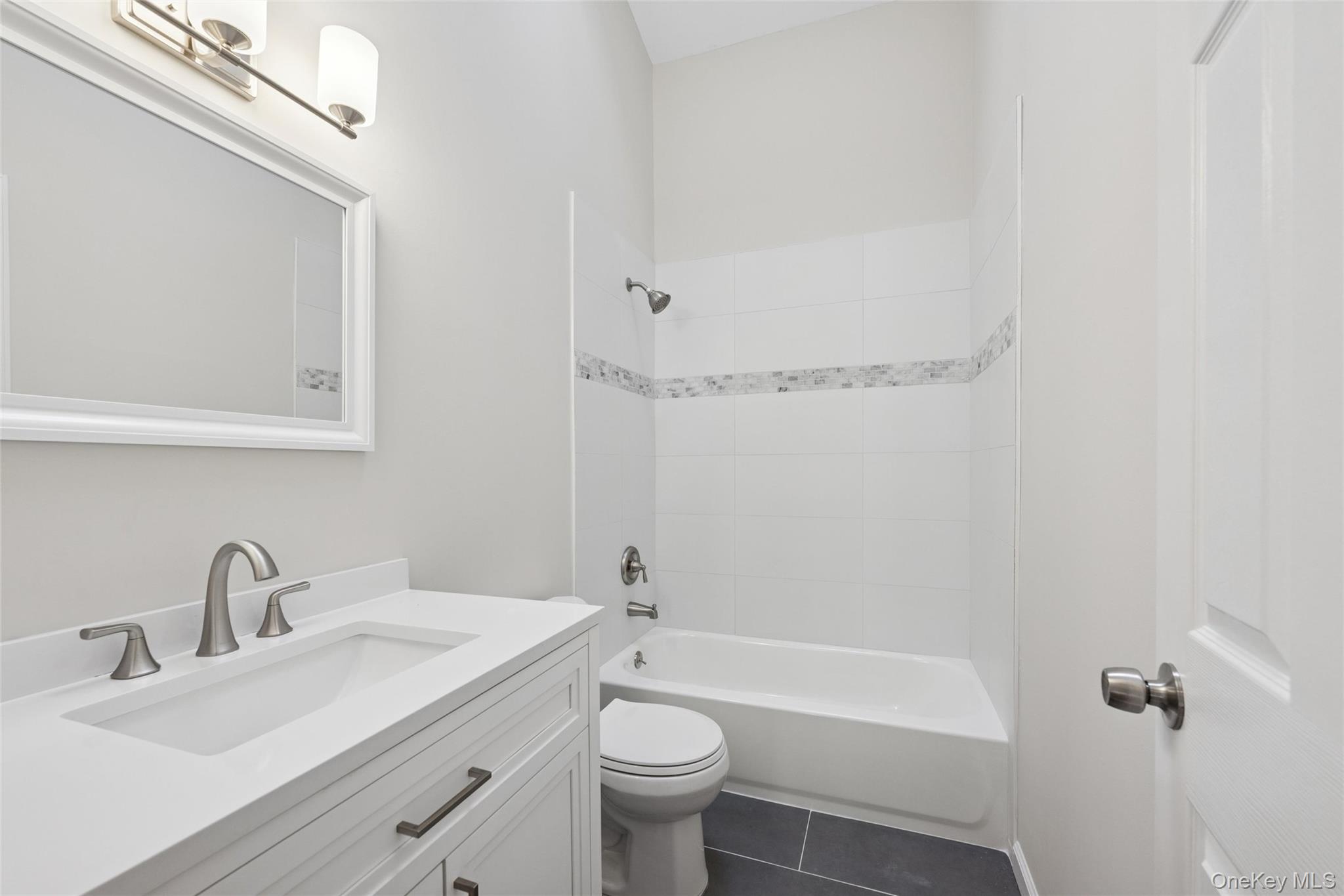 #8 photo, 99 Village Circle, サフォーク郡 Manorville , NY 11949