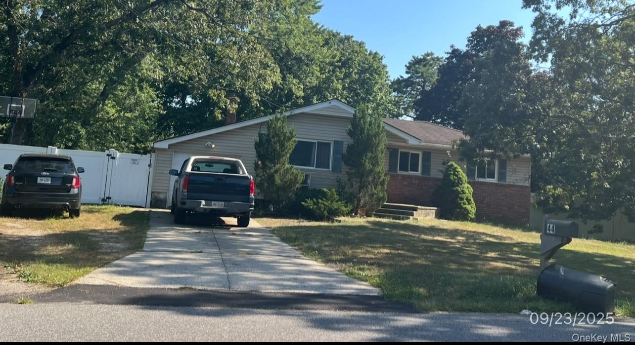 #1 photo, 44 Lexington Avenue, サフォーク郡 Brentwood , NY 11717