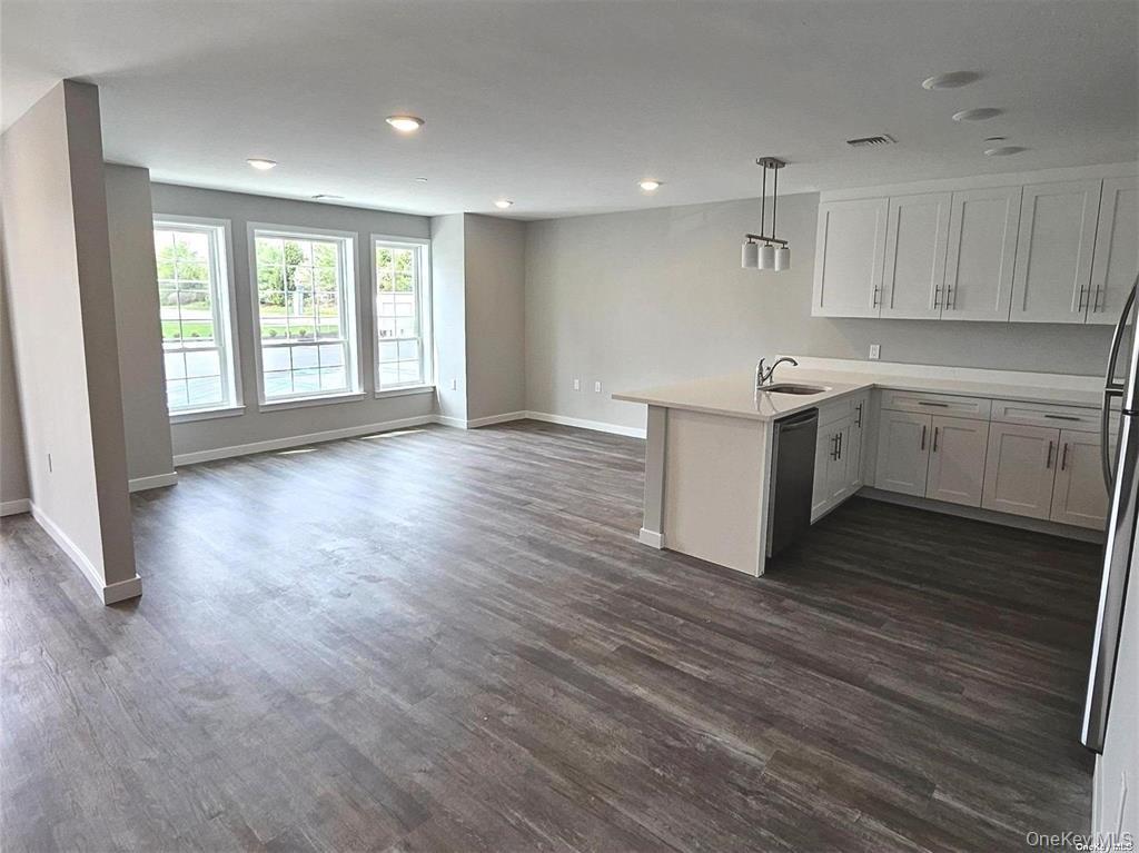 #6 photo, 221 Eastview Drive, サフォーク郡 Central Islip , NY 11722