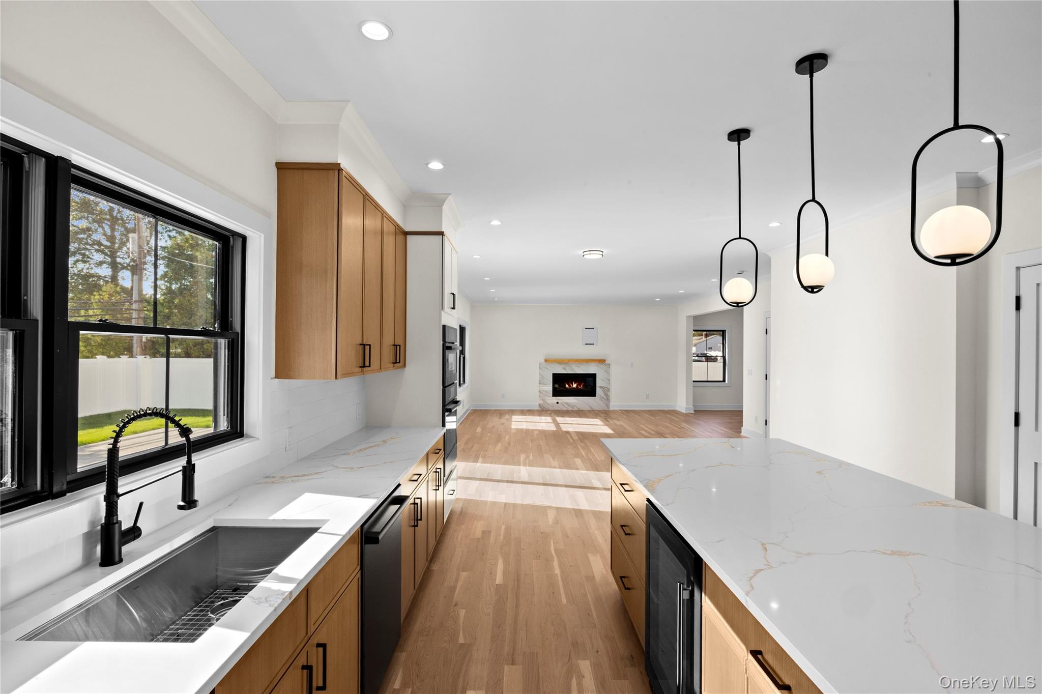 #11 photo, 121 Dean Street, ナッソー郡 Hicksville , NY 11801