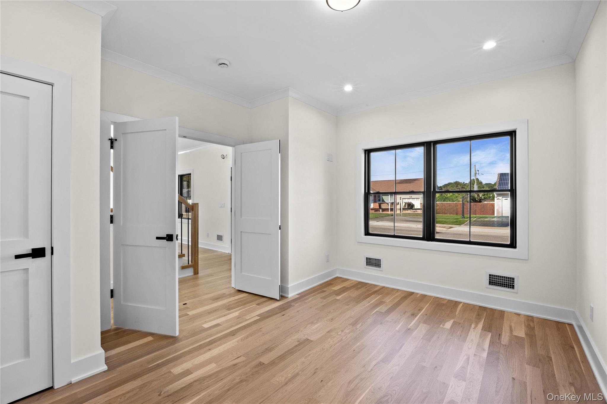 #12 photo, 121 Dean Street, ナッソー郡 Hicksville , NY 11801