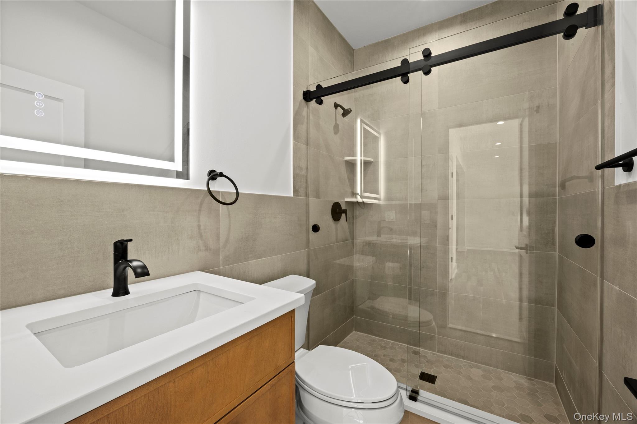 #13 photo, 121 Dean Street, ナッソー郡 Hicksville , NY 11801