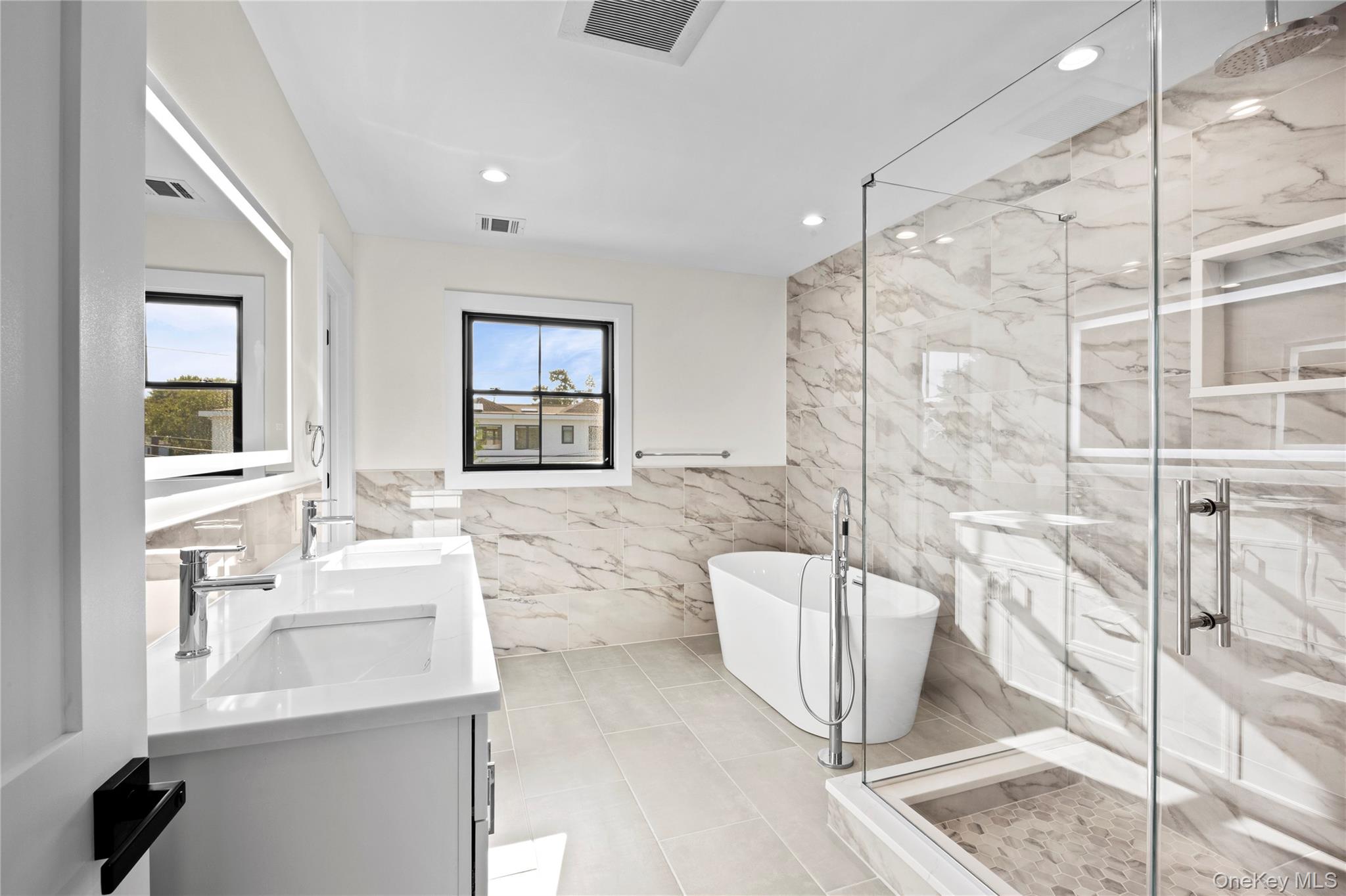 #18 photo, 121 Dean Street, ナッソー郡 Hicksville , NY 11801