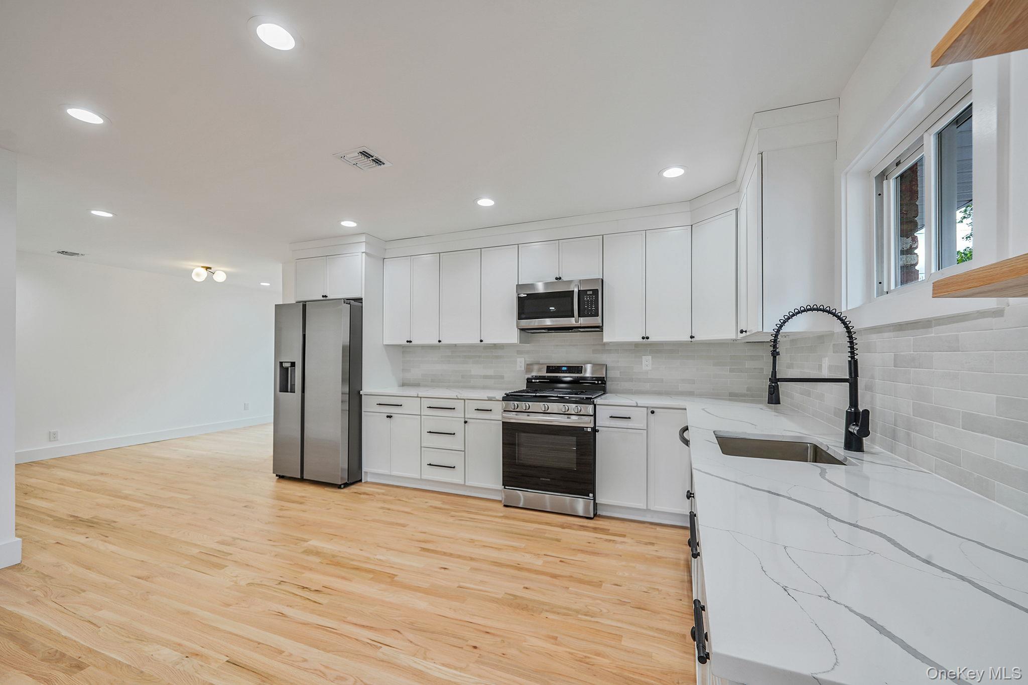 #12 photo, 32 Fairview Avenue, ナッソー郡 Port Washington , NY 11050