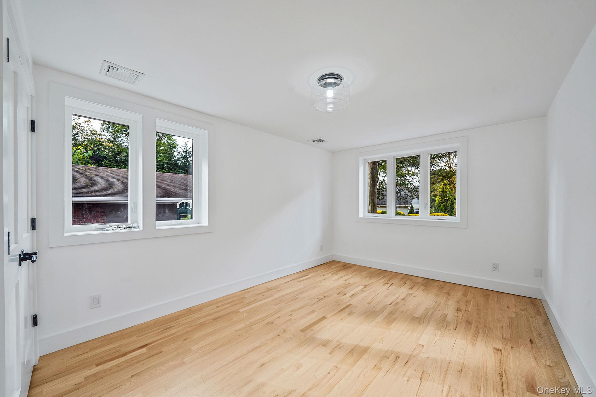 #15 photo, 32 Fairview Avenue, ナッソー郡 Port Washington , NY 11050