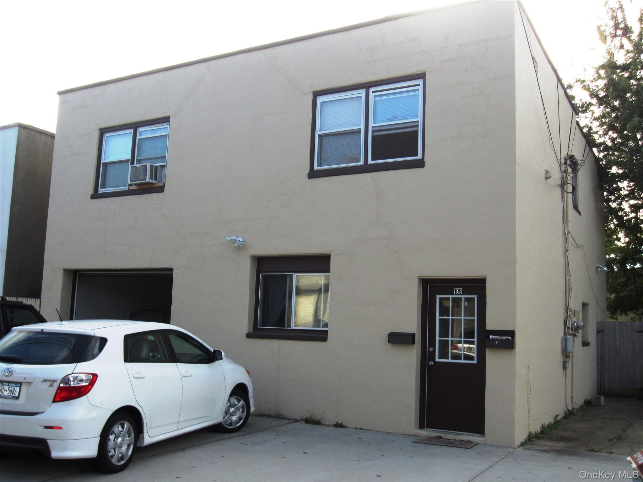 #1 photo, 109 S 15 Street, サフォーク郡 Lindenhurst , NY 11757