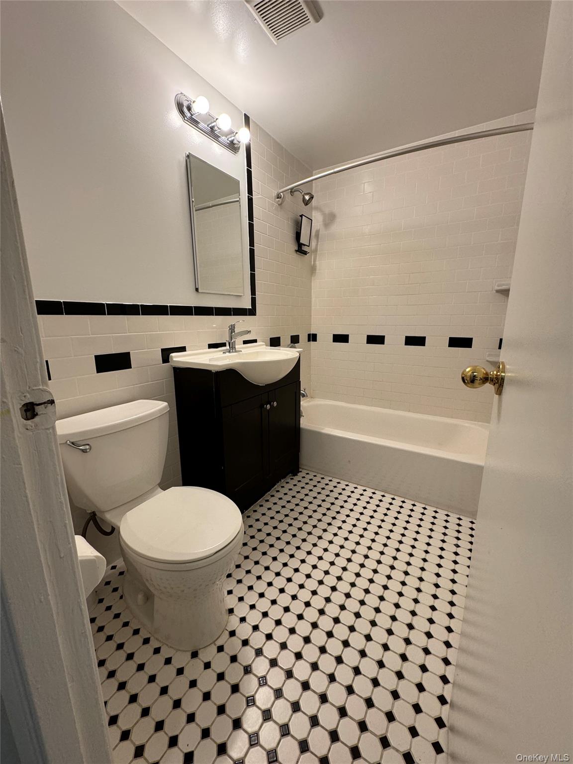 #10 photo, 121 Vincent Ave, ナッソー郡 Lynbrook , NY 11563