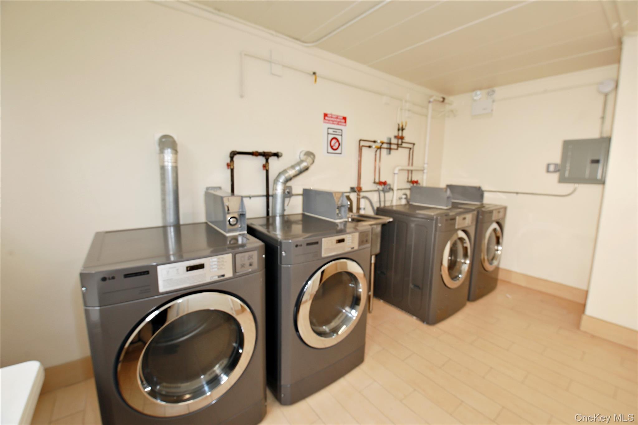 #16 photo, 121 Vincent Ave, ナッソー郡 Lynbrook , NY 11563