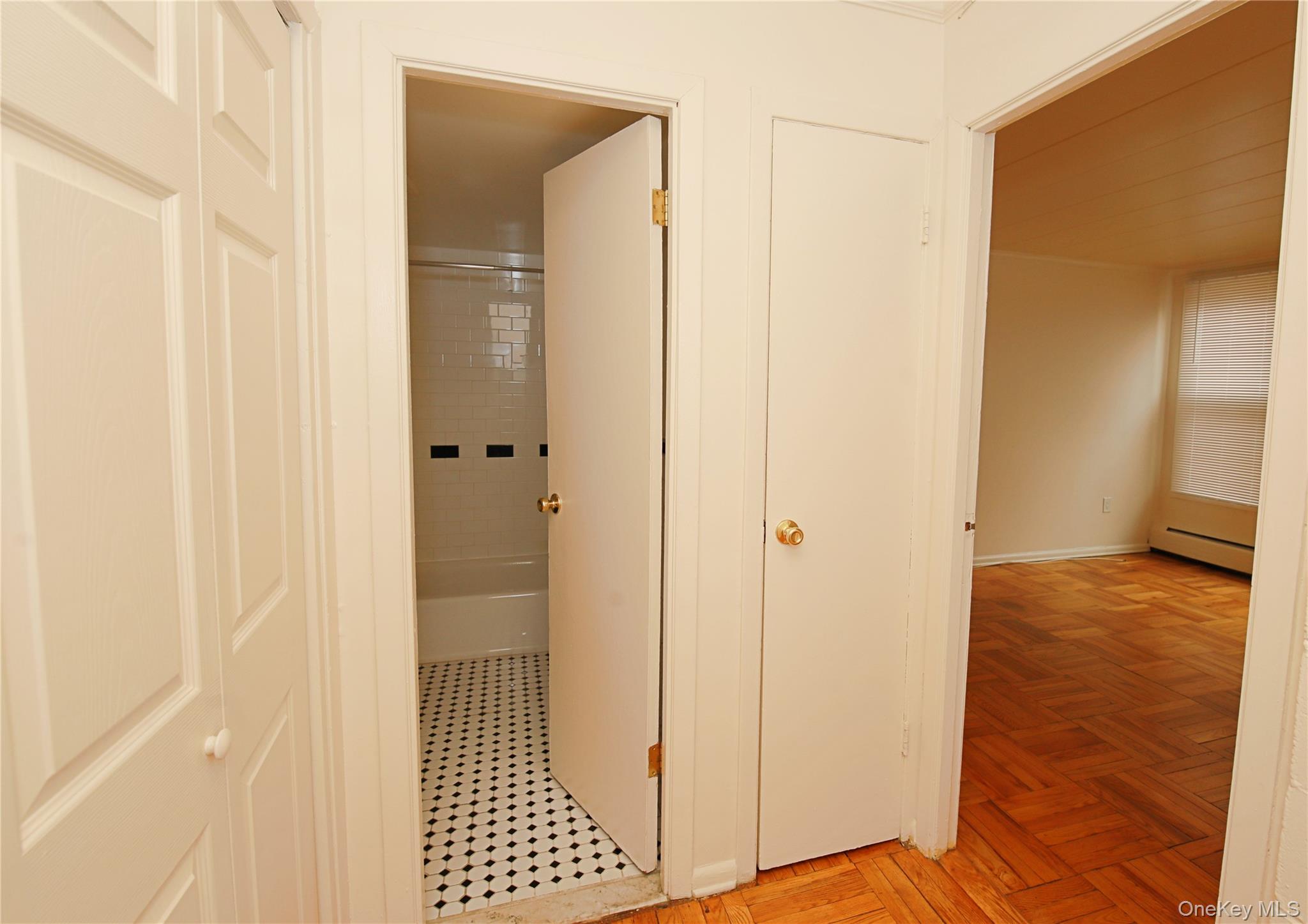 #7 photo, 121 Vincent Ave, ナッソー郡 Lynbrook , NY 11563