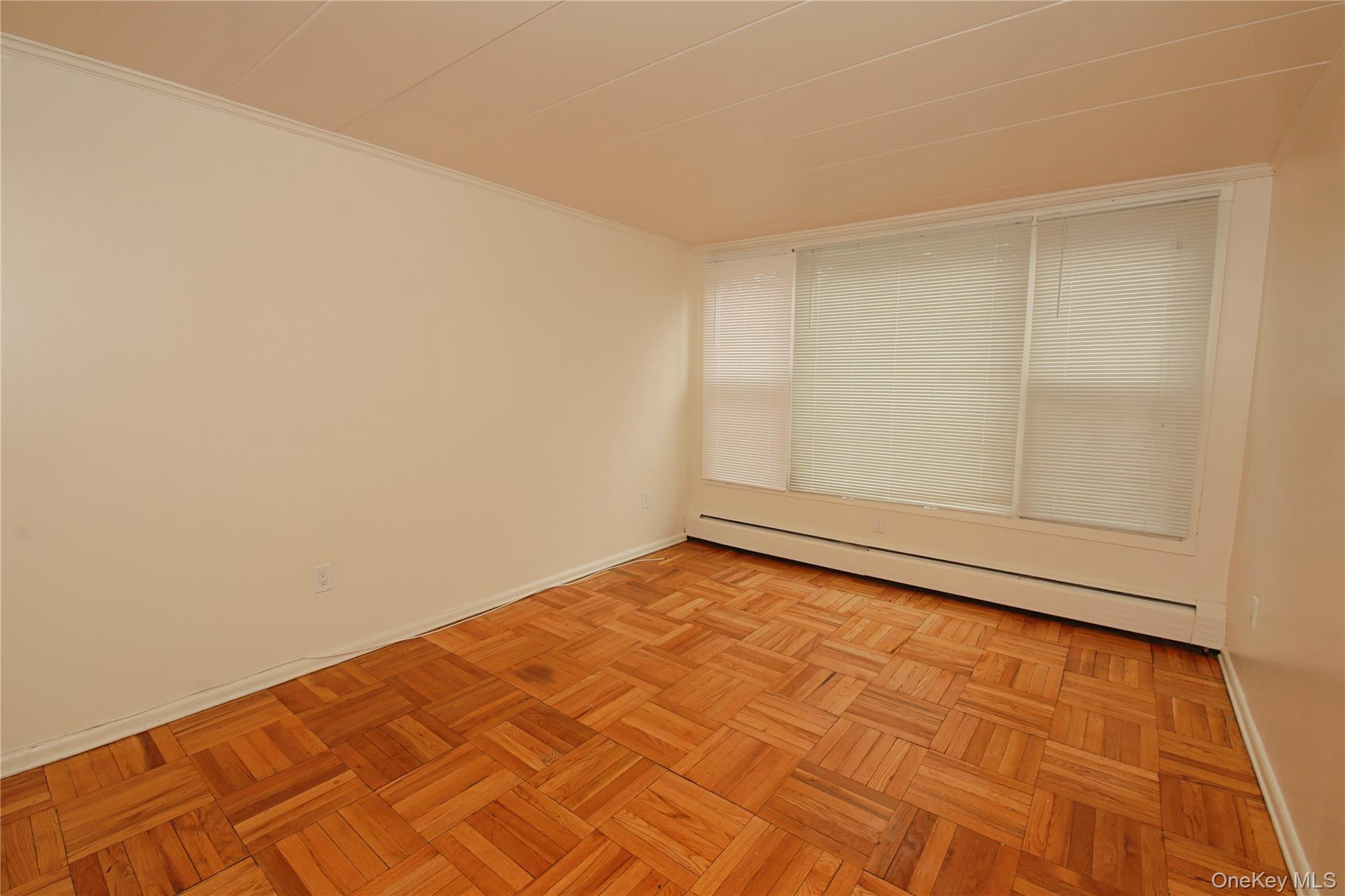 #9 photo, 121 Vincent Ave, ナッソー郡 Lynbrook , NY 11563