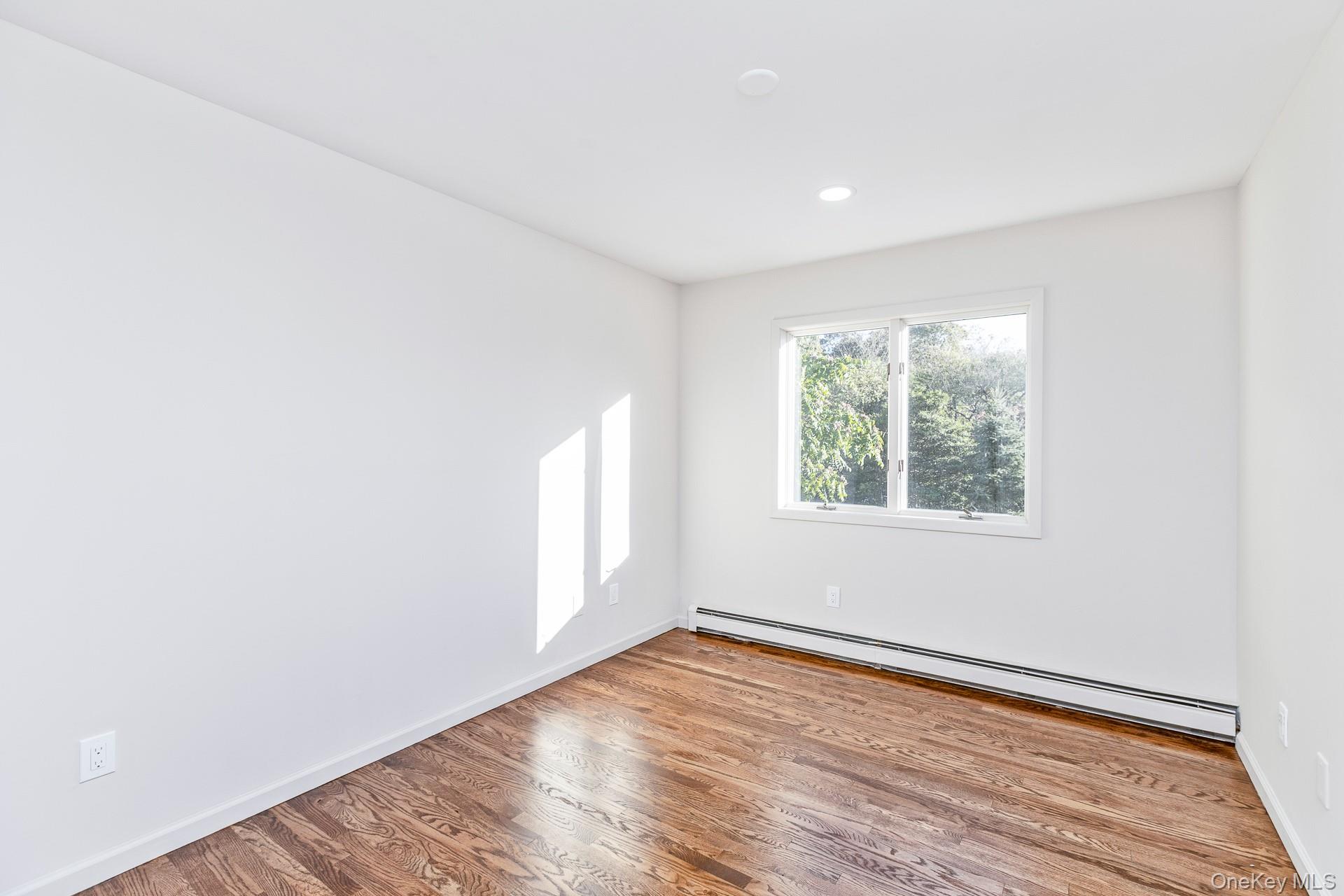 #20 photo, 47 Belleview Avenue, サフォーク郡 Center Moriches , NY 11934