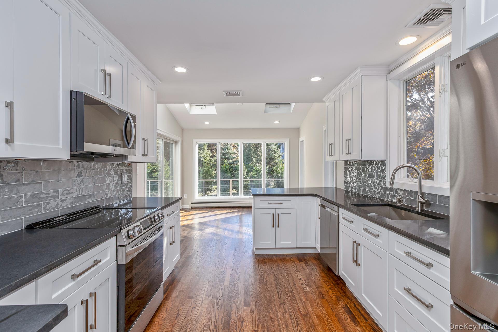 #6 photo, 47 Belleview Avenue, サフォーク郡 Center Moriches , NY 11934