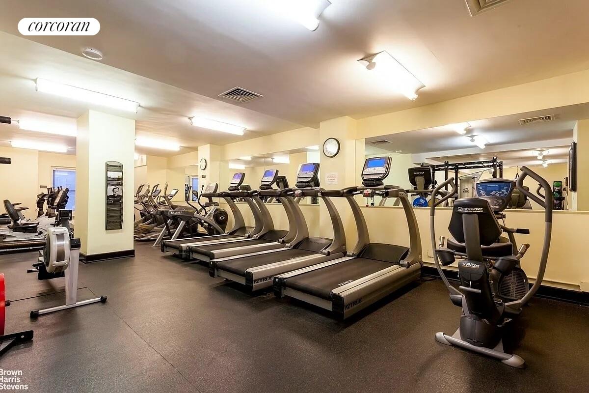 #18 photo, 405 W 23RD Street, マンハッタン Chelsea , NY 10011