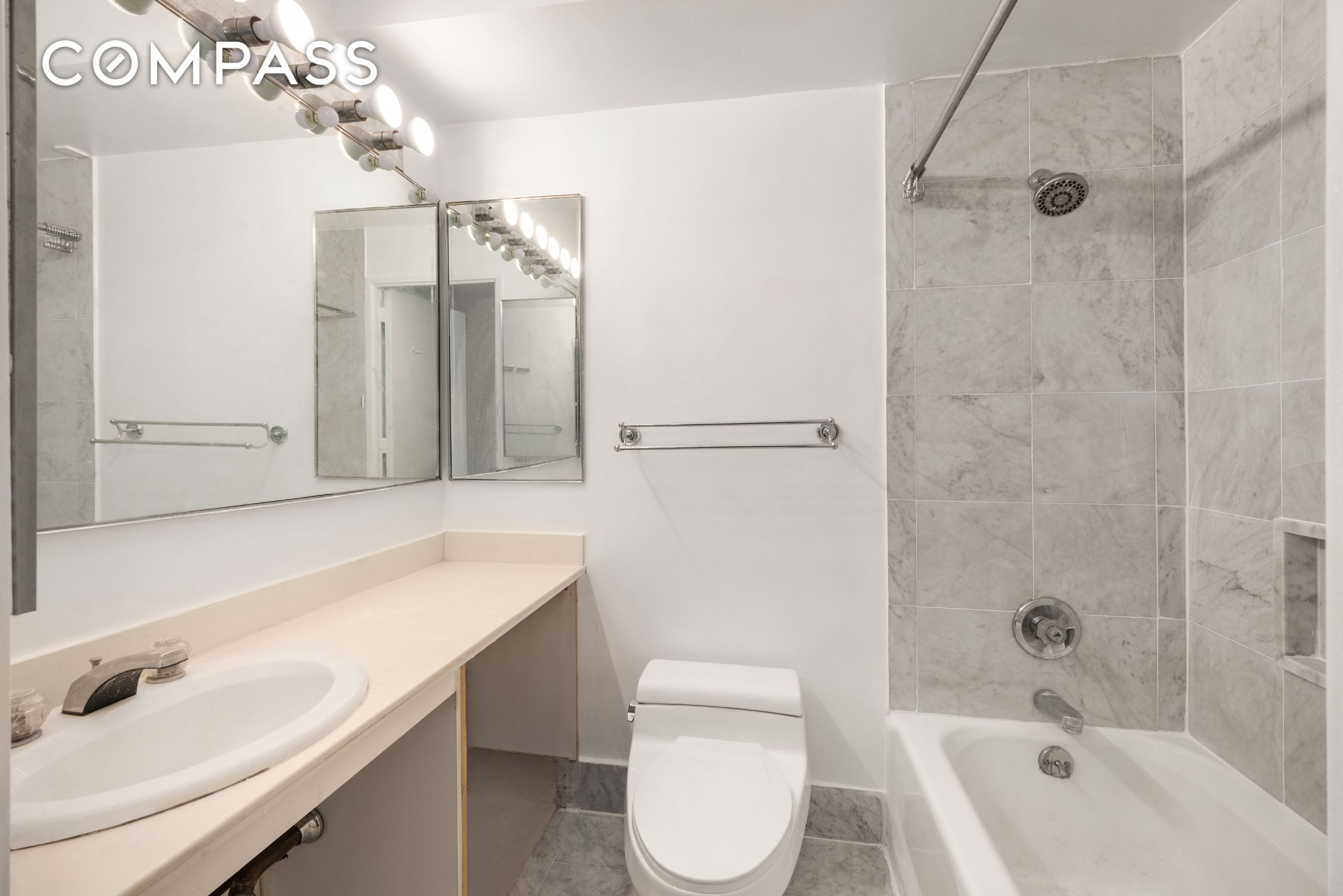 #11 photo, 330 E 38th Street, マンハッタン Murray Hill , NY 10016