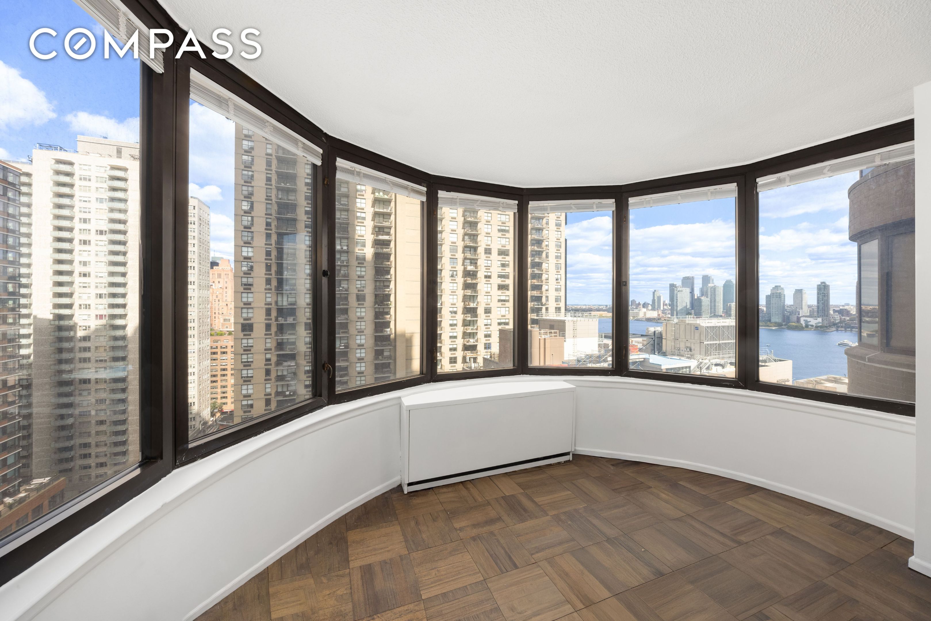 #3 photo, 330 E 38th Street, マンハッタン Murray Hill , NY 10016