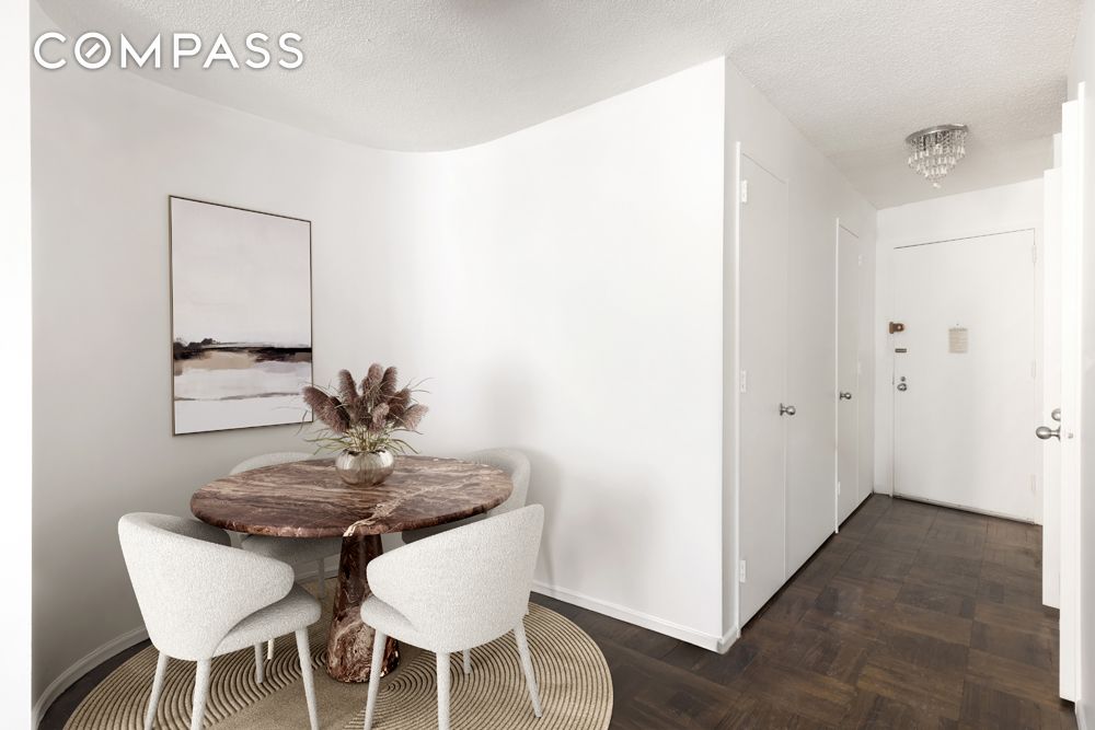 #8 photo, 330 E 38th Street, マンハッタン Murray Hill , NY 10016