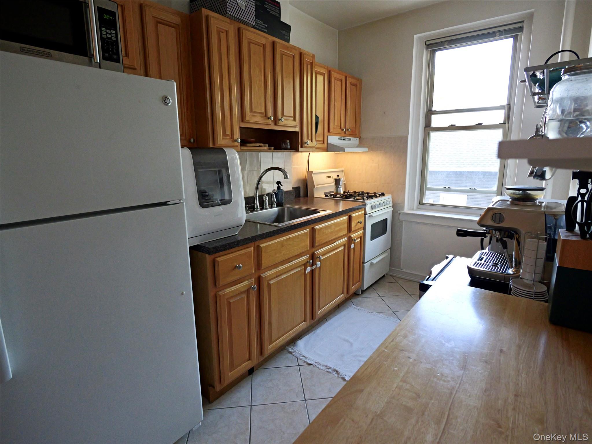 #9 photo, 3321 Bruckner Blvd., ブロンクス区 Bronx , NY 10461