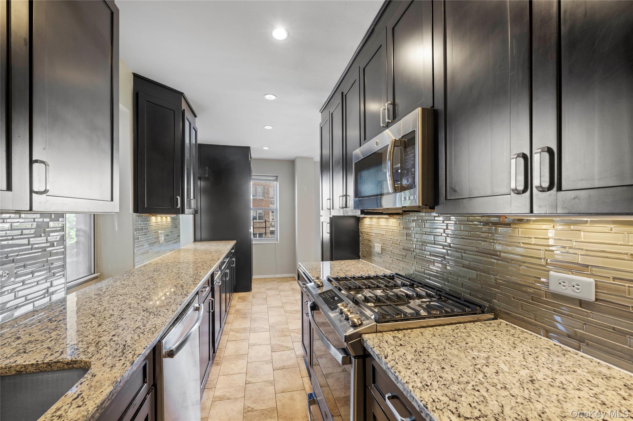 #11 photo, 3750 Hudson Manor Terrace, ブロンクス区 Bronx , NY 10463