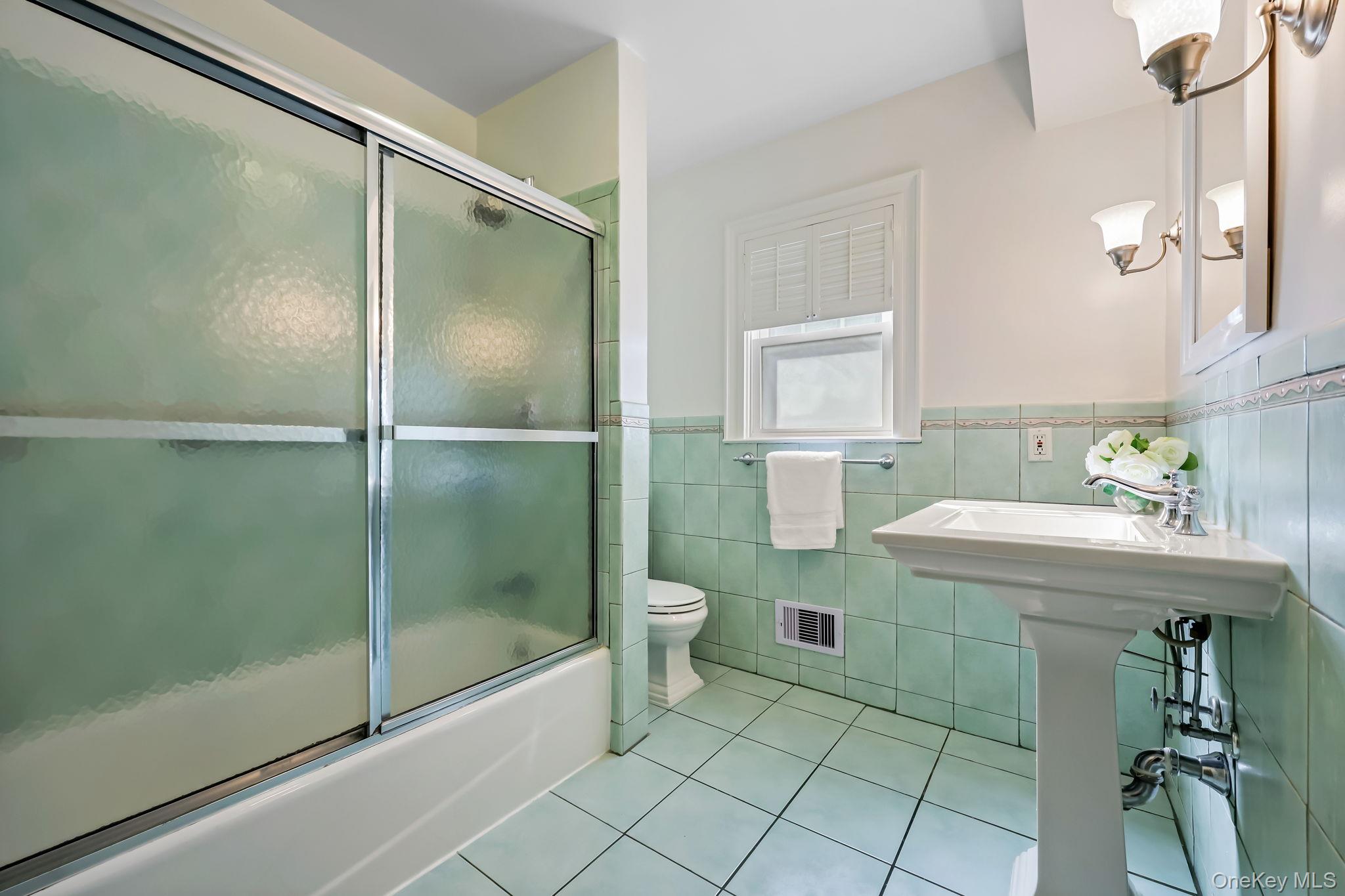 #13 photo, 3 Elm Road, Scarsdale , NY 10583