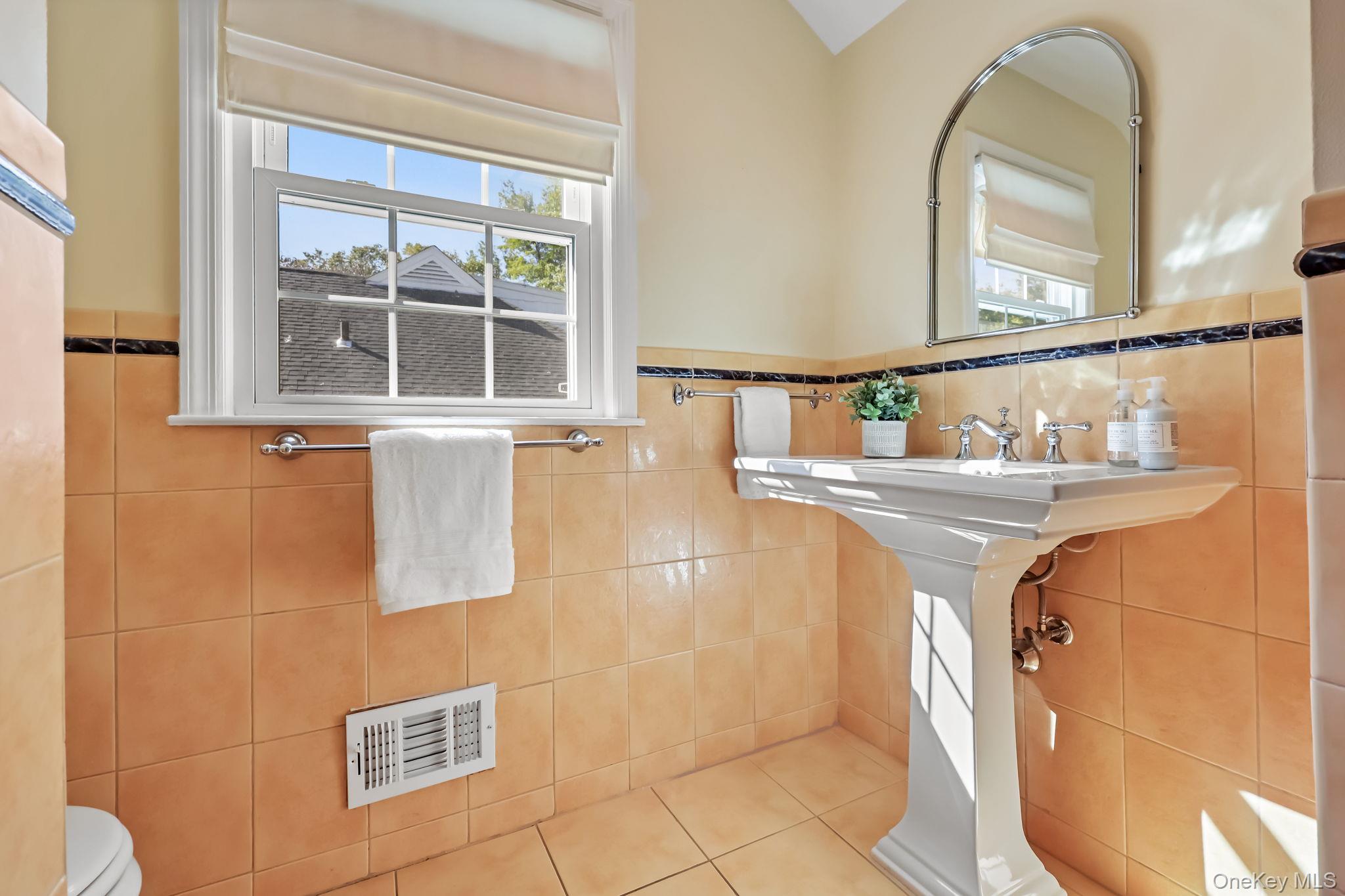 #19 photo, 3 Elm Road, Scarsdale , NY 10583