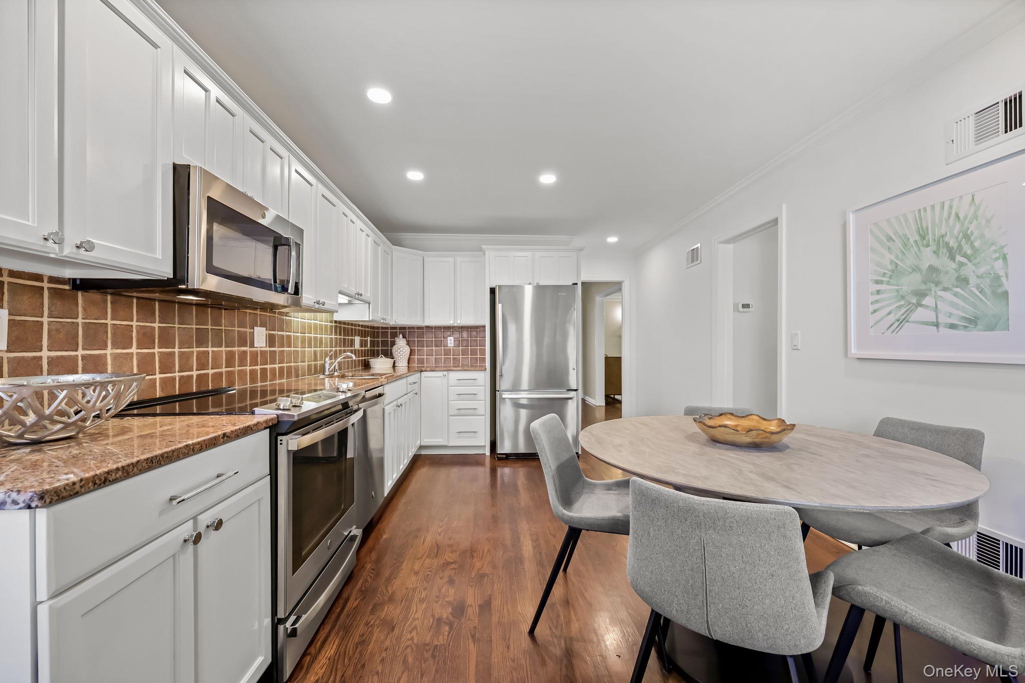 #8 photo, 3 Elm Road, Scarsdale , NY 10583