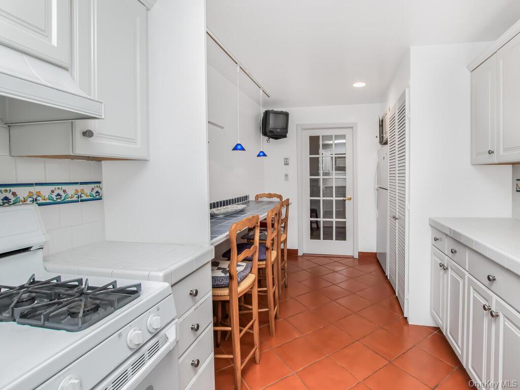 #14 photo, 1273 North Avenue, New Rochelle , NY 10804