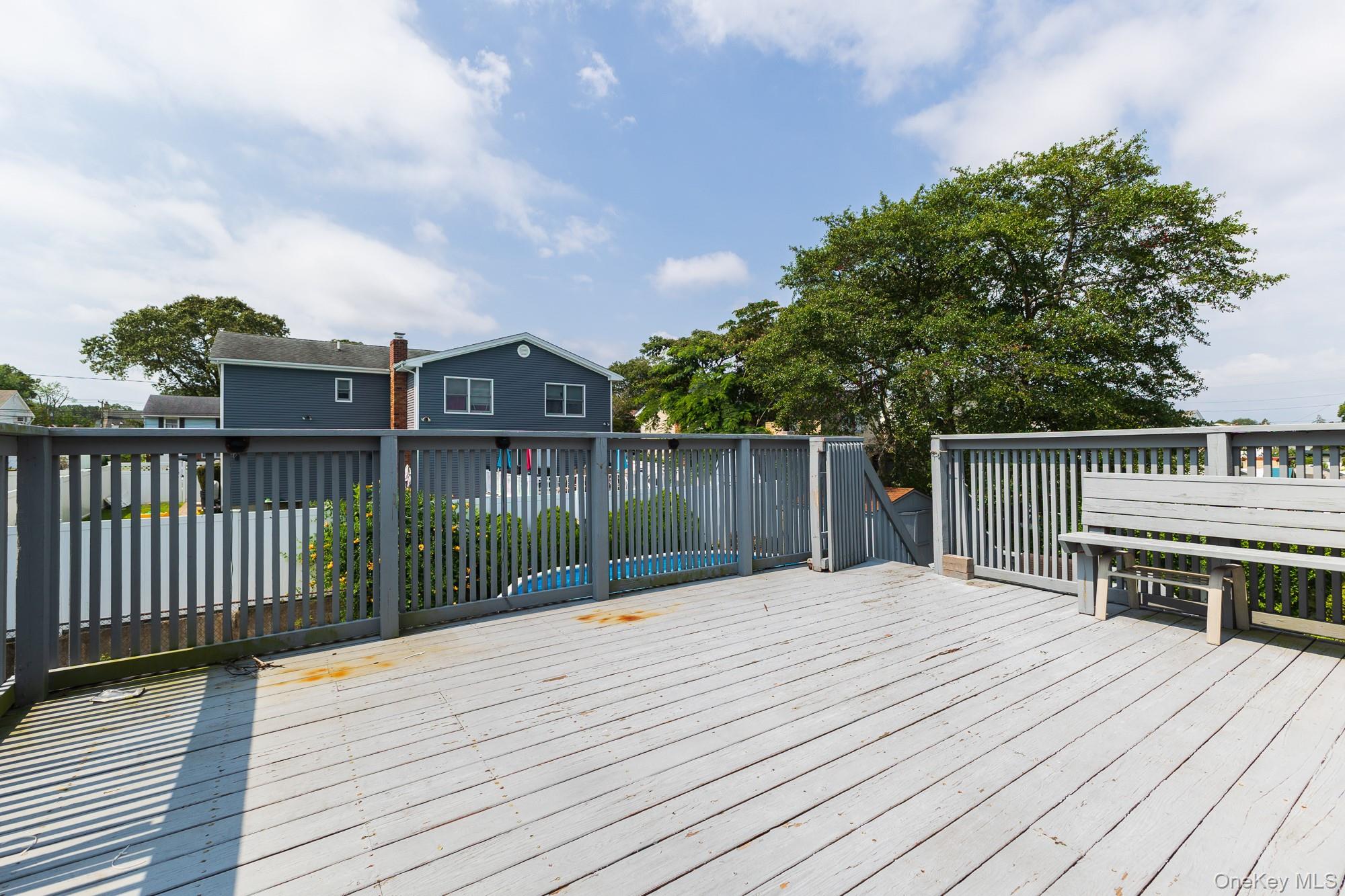 #10 photo, 557 N Kings Avenue, サフォーク郡 Lindenhurst , NY 11757