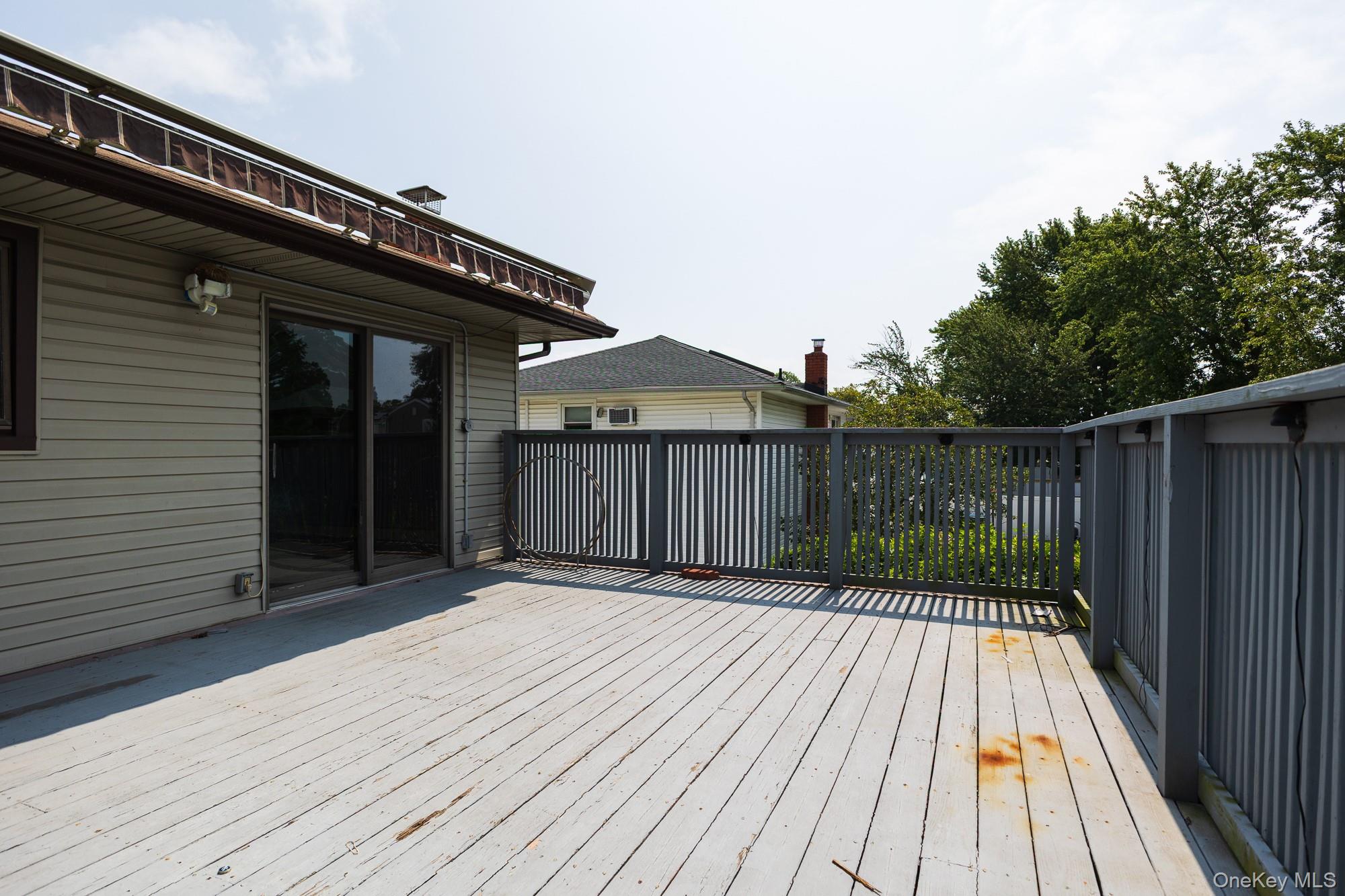 #11 photo, 557 N Kings Avenue, サフォーク郡 Lindenhurst , NY 11757