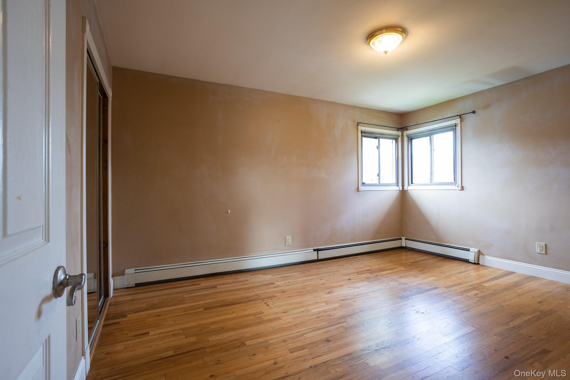 #14 photo, 557 N Kings Avenue, サフォーク郡 Lindenhurst , NY 11757