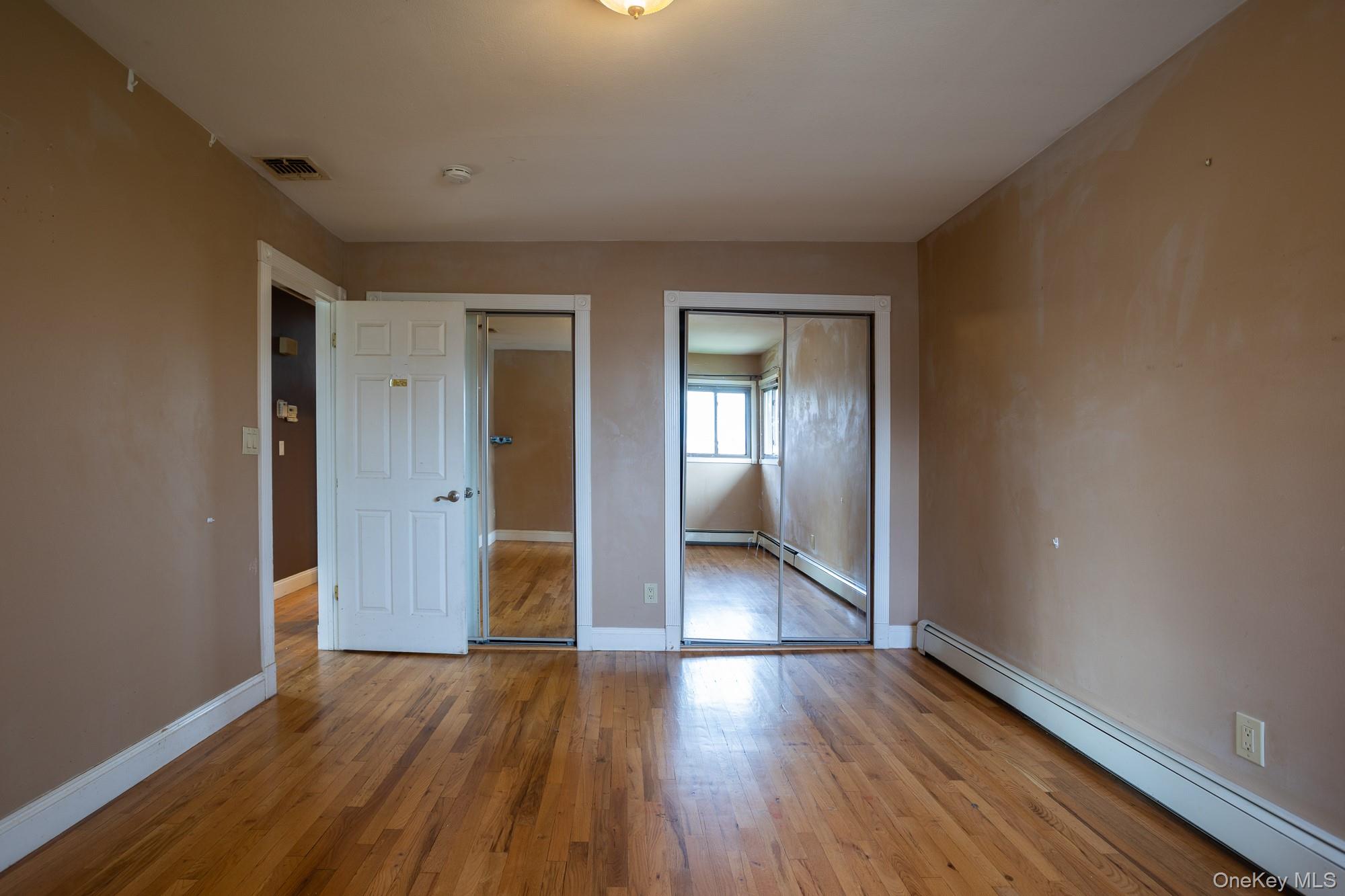 #15 photo, 557 N Kings Avenue, サフォーク郡 Lindenhurst , NY 11757