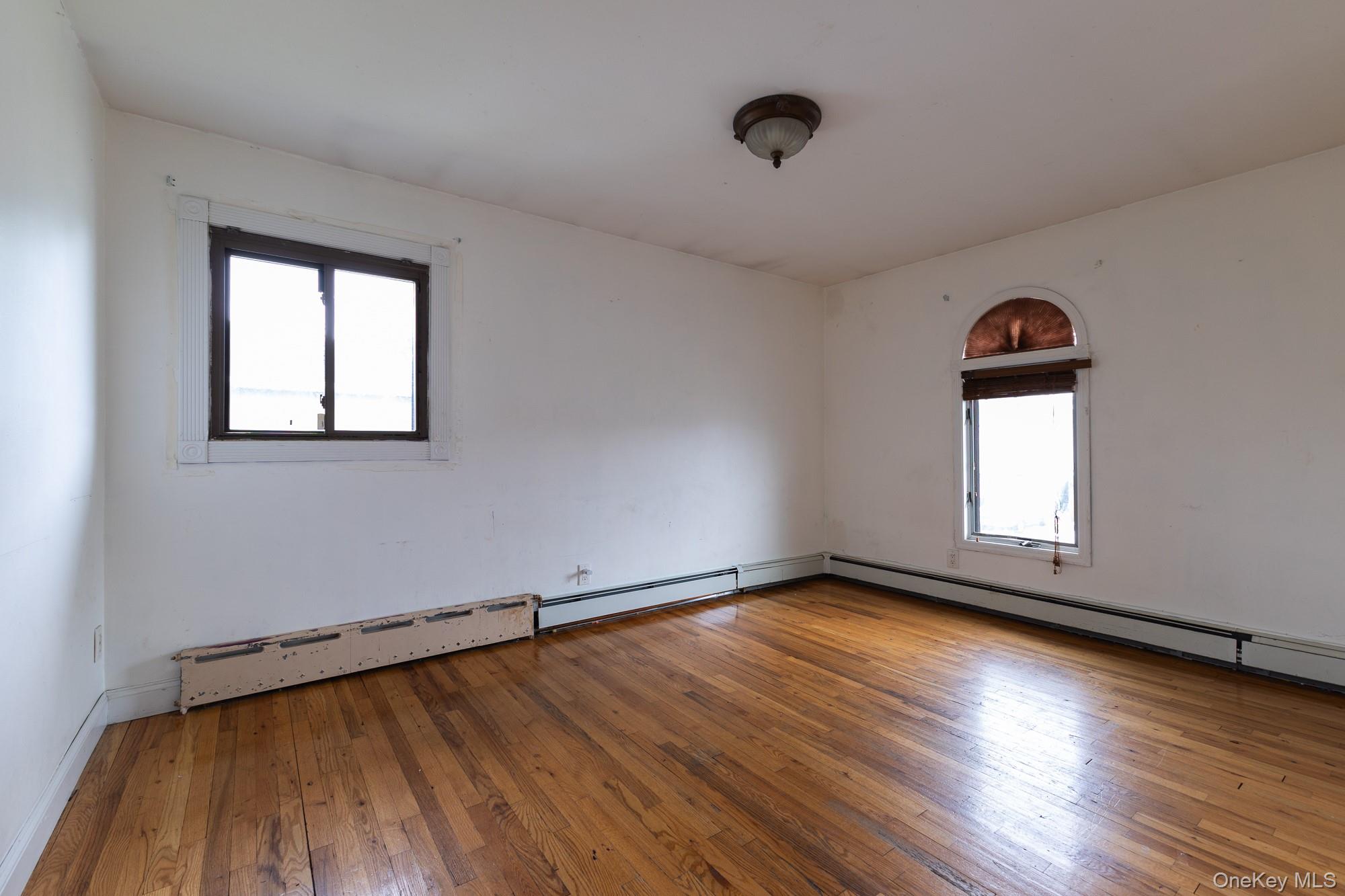 #16 photo, 557 N Kings Avenue, サフォーク郡 Lindenhurst , NY 11757