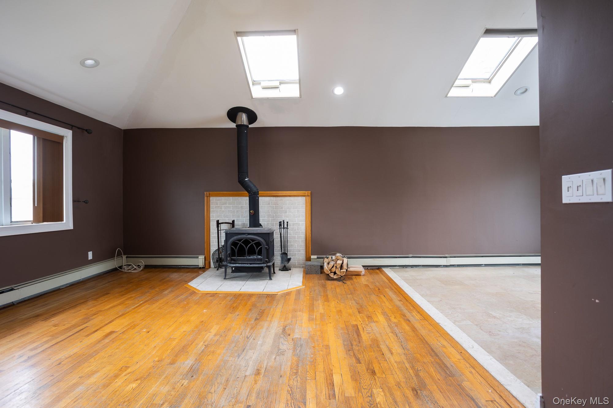 #3 photo, 557 N Kings Avenue, サフォーク郡 Lindenhurst , NY 11757