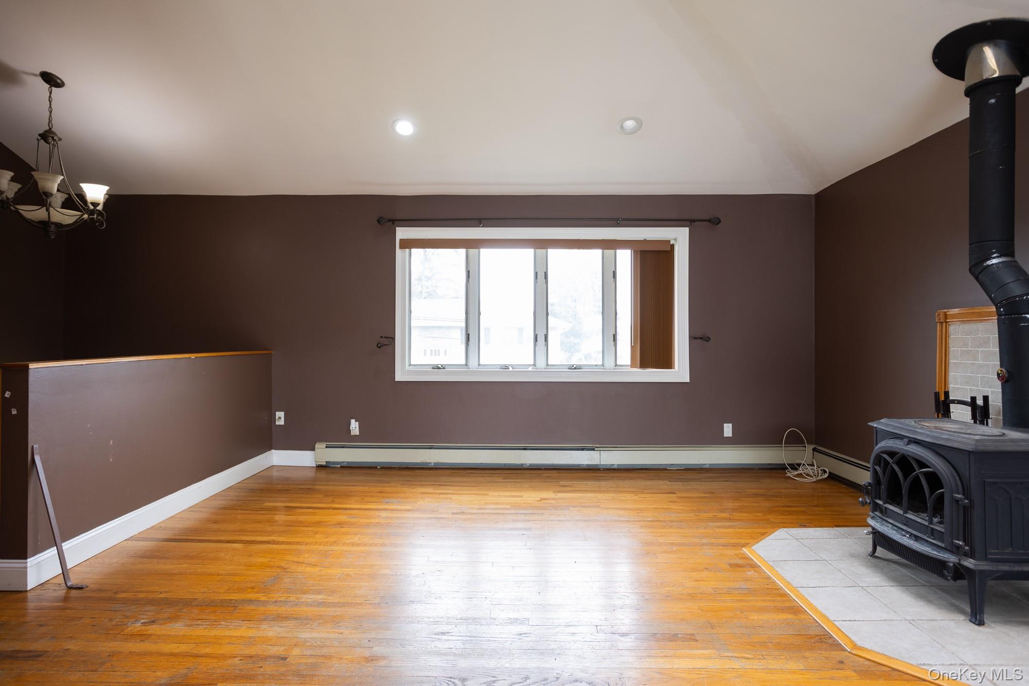 #5 photo, 557 N Kings Avenue, サフォーク郡 Lindenhurst , NY 11757