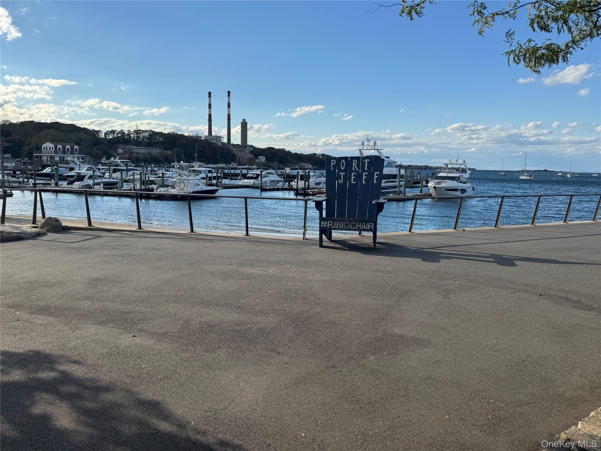 #8 photo, Thompson St/E. Broadway, サフォーク郡 Port Jefferson Village , NY 11777