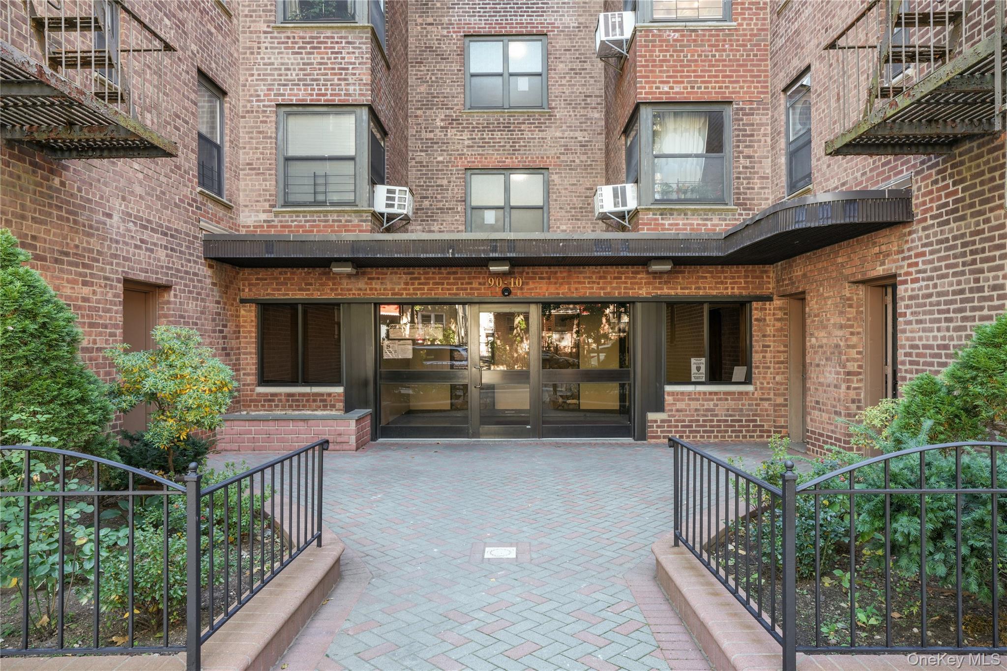 #13 photo, 9010 32 Avenue, クイーンズ区 East Elmhurst , NY 11369