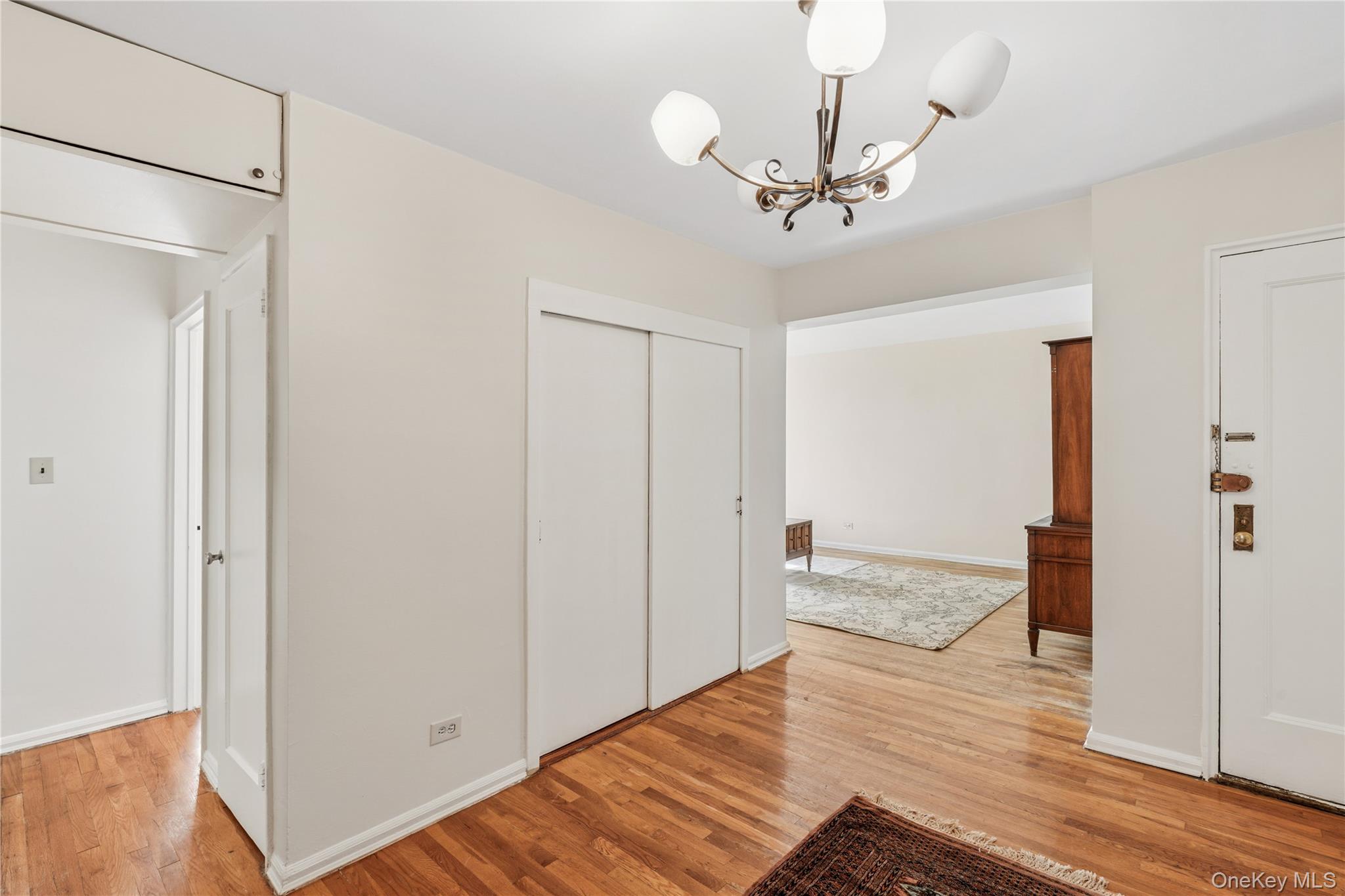 #2 photo, 9010 32 Avenue, クイーンズ区 East Elmhurst , NY 11369