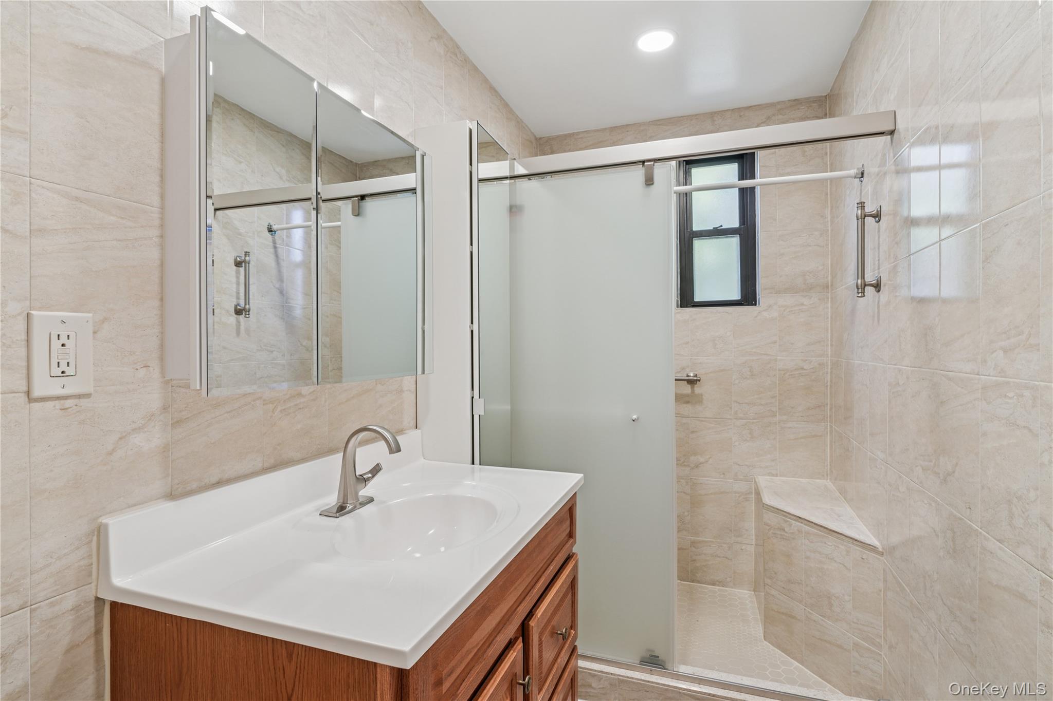 #4 photo, 9010 32 Avenue, クイーンズ区 East Elmhurst , NY 11369