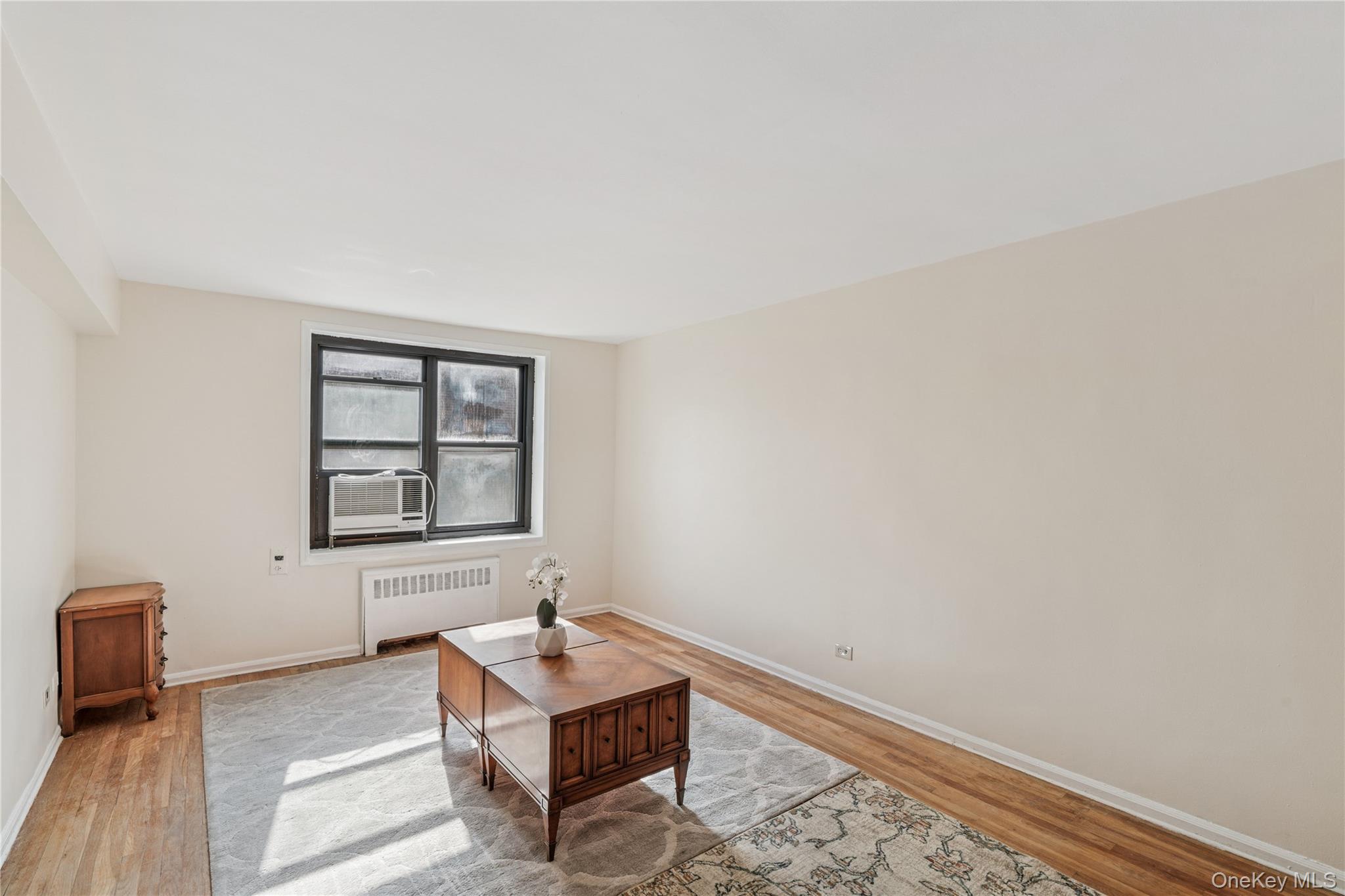 #8 photo, 9010 32 Avenue, クイーンズ区 East Elmhurst , NY 11369