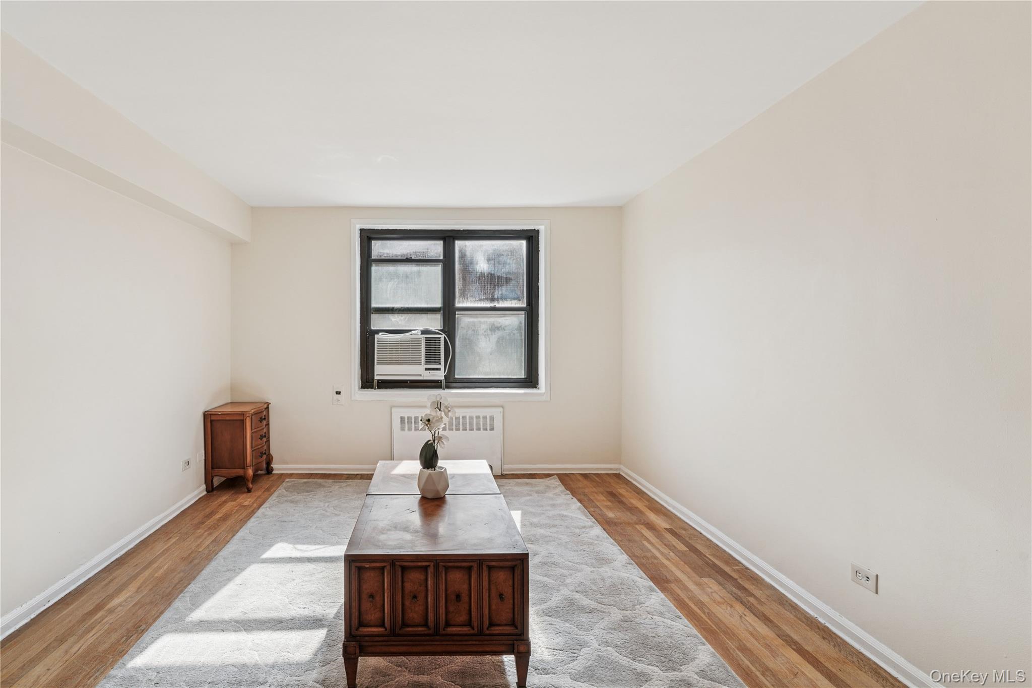 #9 photo, 9010 32 Avenue, クイーンズ区 East Elmhurst , NY 11369