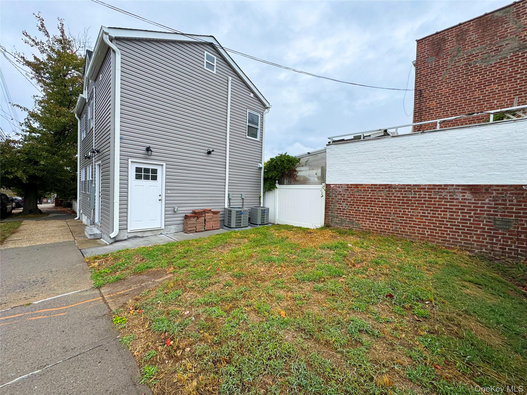 #2 photo, 5841 84th Street, クイーンズ区 Middle Village , NY 11379