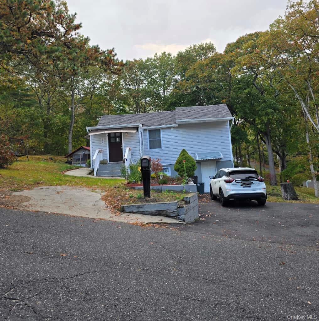 #2 photo, 174 Woodycrest Drive, サフォーク郡 Farmingville , NY 11738