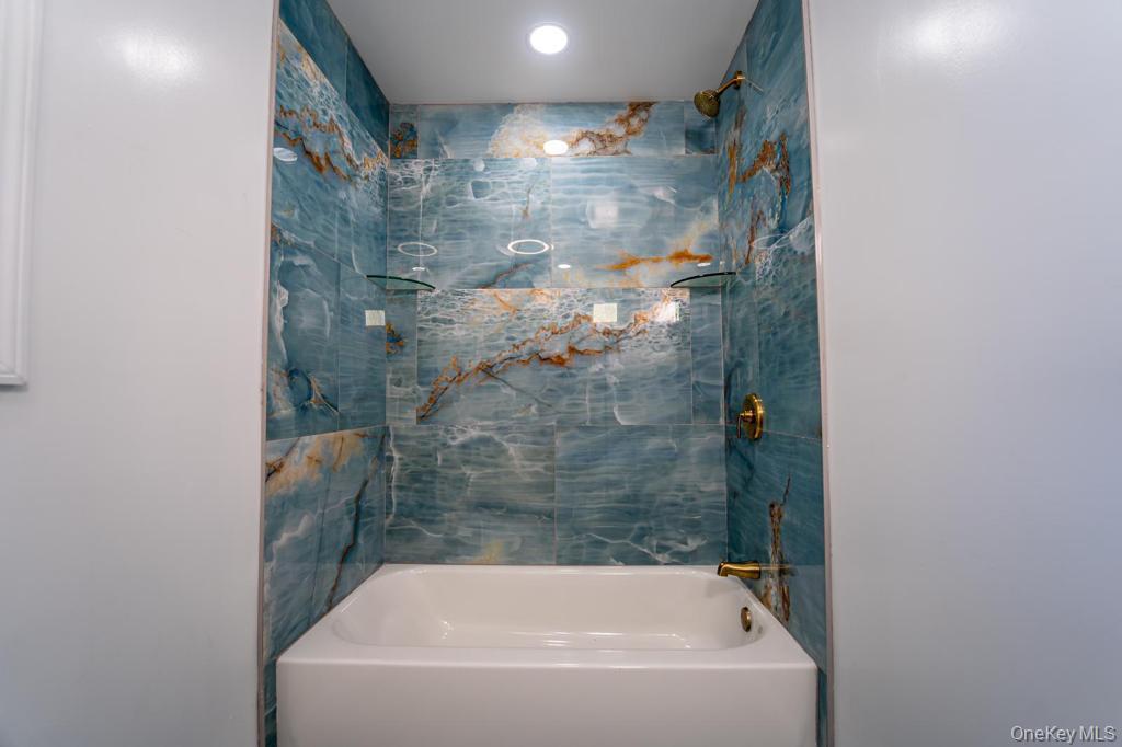 #9 photo, 174 Woodycrest Drive, サフォーク郡 Farmingville , NY 11738