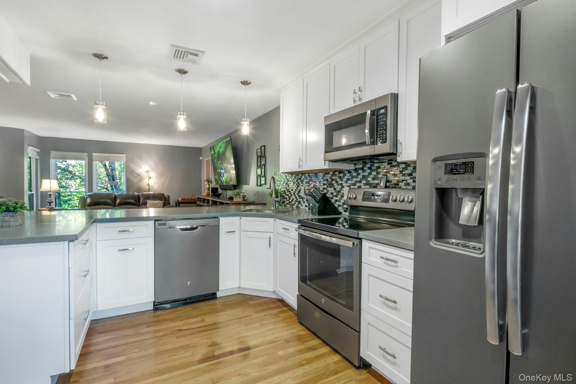 #6 photo, 112 Woods Brooke Circle, Ossining , NY 10562