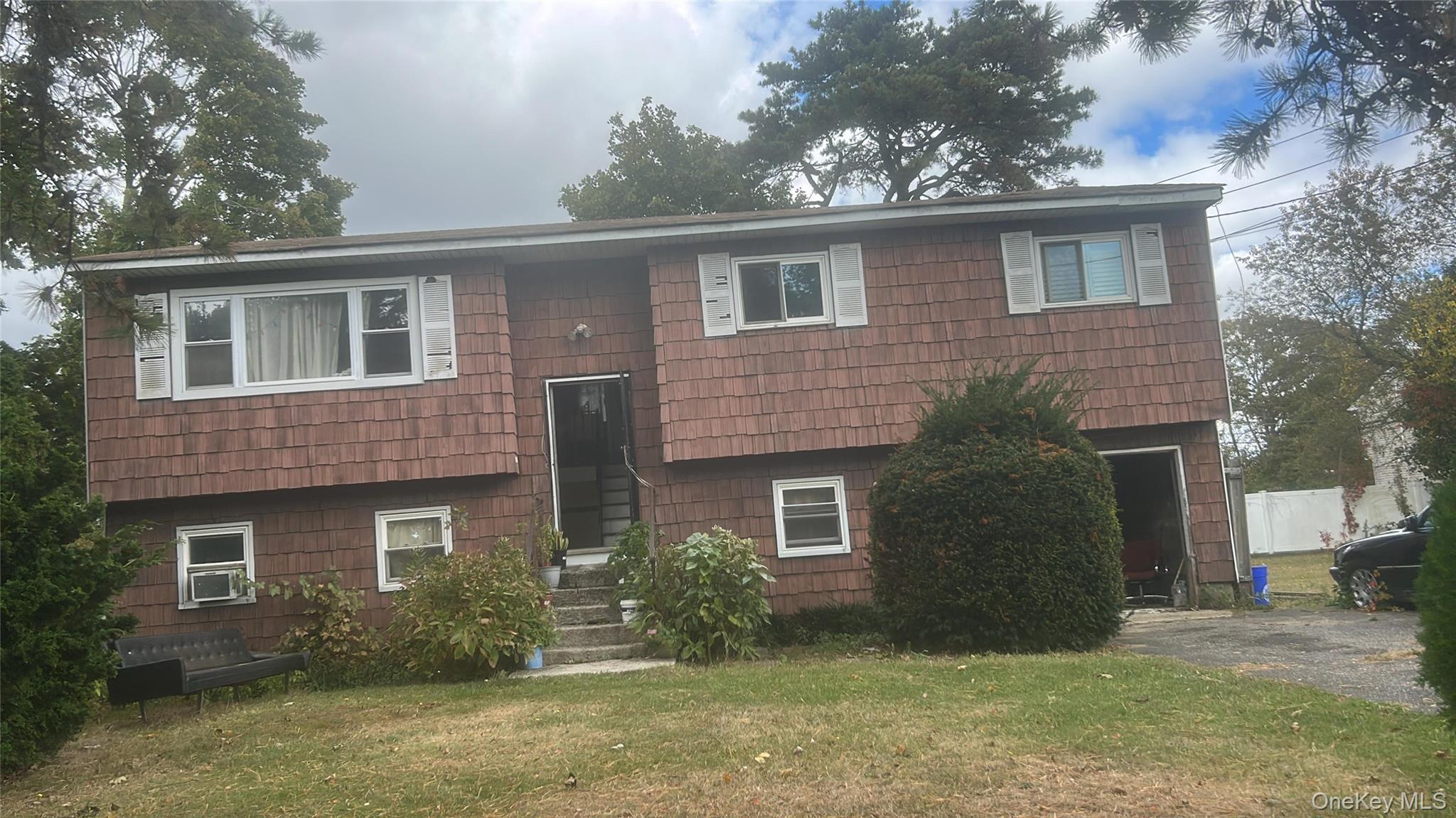 #1 photo, 81 Nevada Road, サフォーク郡 West Babylon , NY 11704