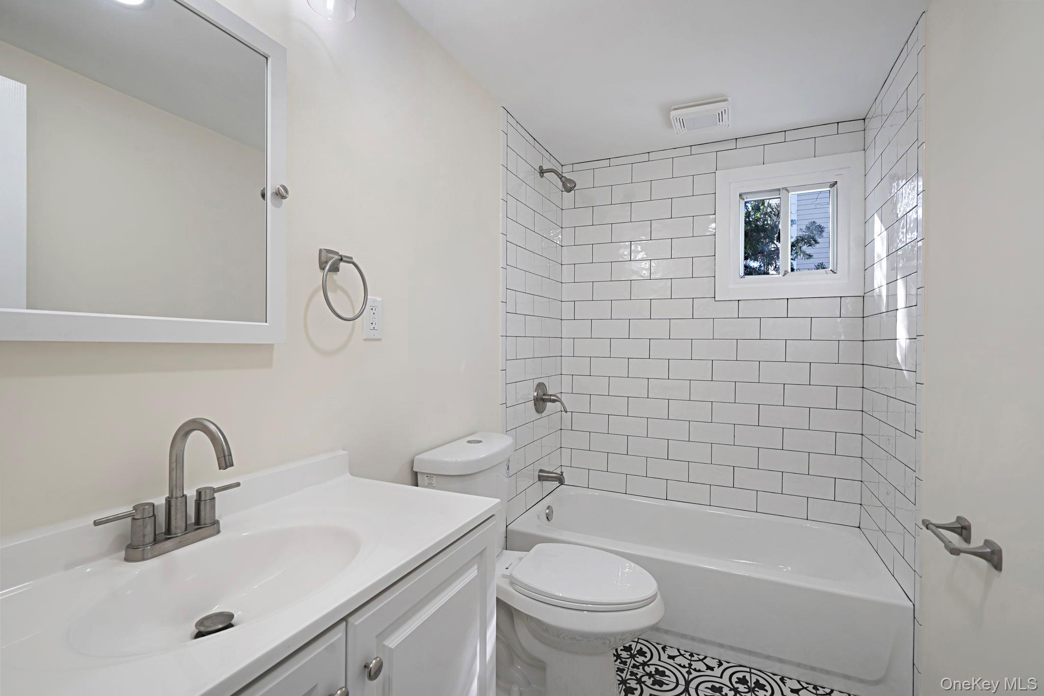 #19 photo, 184 Wellesley Street, ナッソー郡 Hempstead , NY 11550