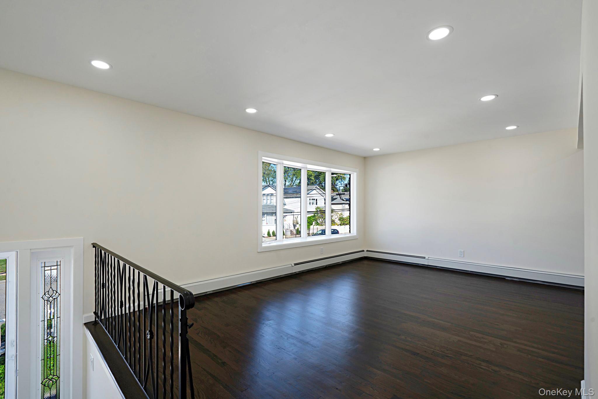 #2 photo, 184 Wellesley Street, ナッソー郡 Hempstead , NY 11550