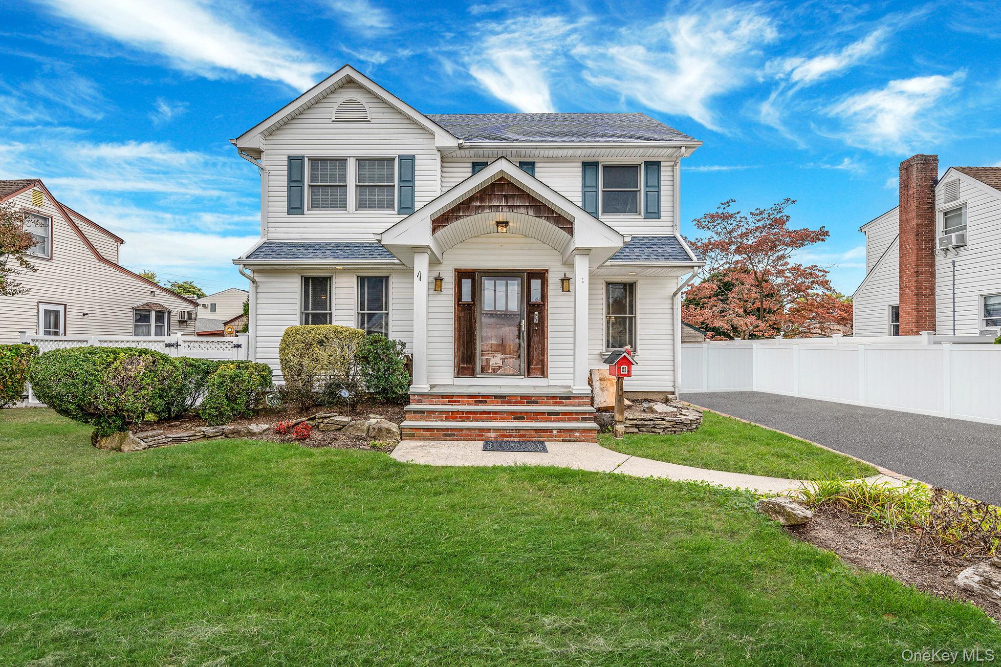 #1 photo, 4 Sullivan Avenue, ナッソー郡 Farmingdale , NY 11735