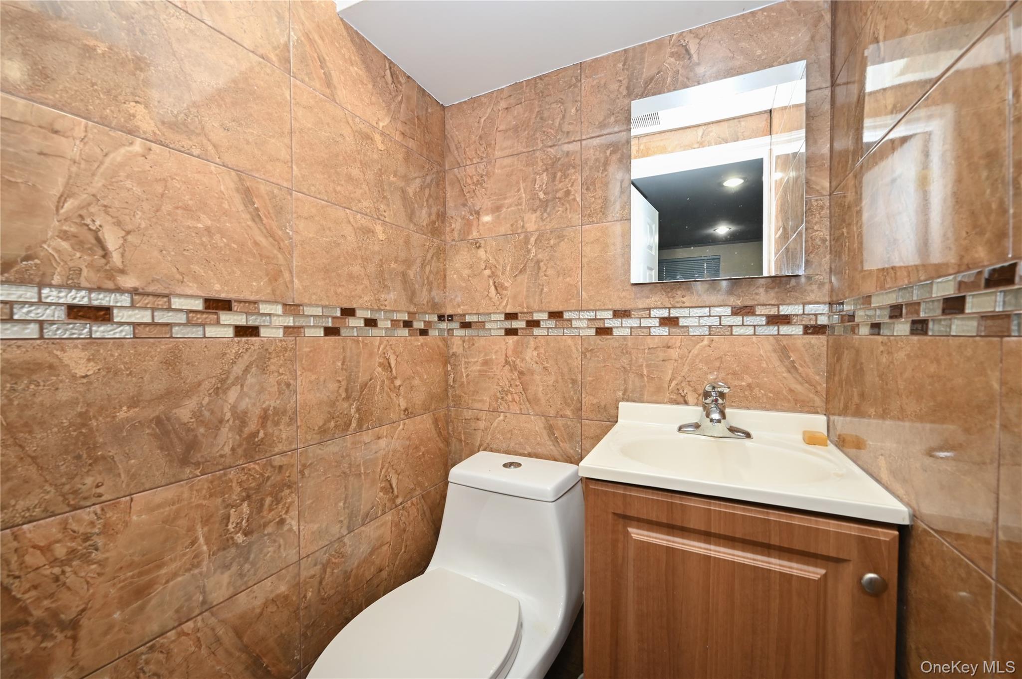 #11 photo, 4902 99th Street, クイーンズ区 Corona , NY 11368