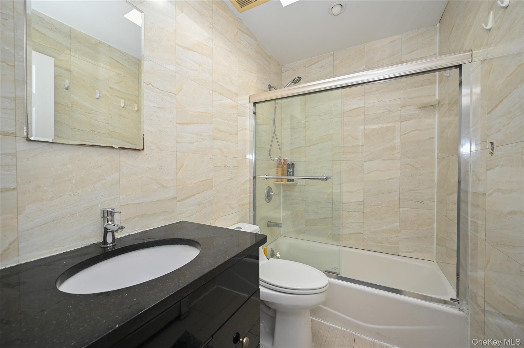 #17 photo, 4902 99th Street, クイーンズ区 Corona , NY 11368