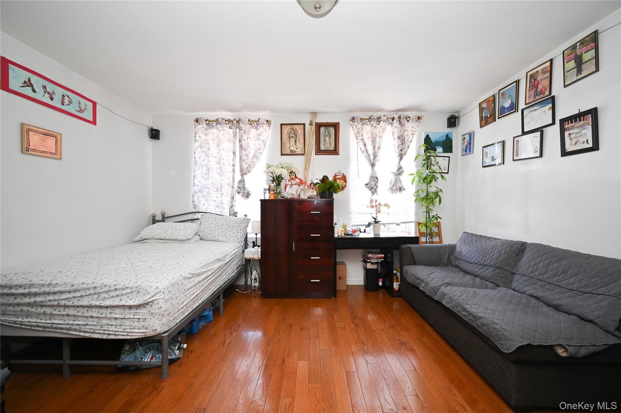 #18 photo, 4902 99th Street, クイーンズ区 Corona , NY 11368